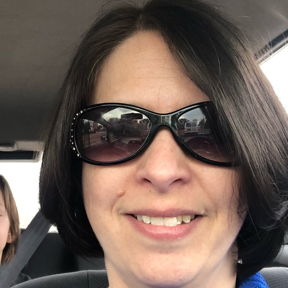 Meet your Posher, Tabitha - Picture 1 of 1